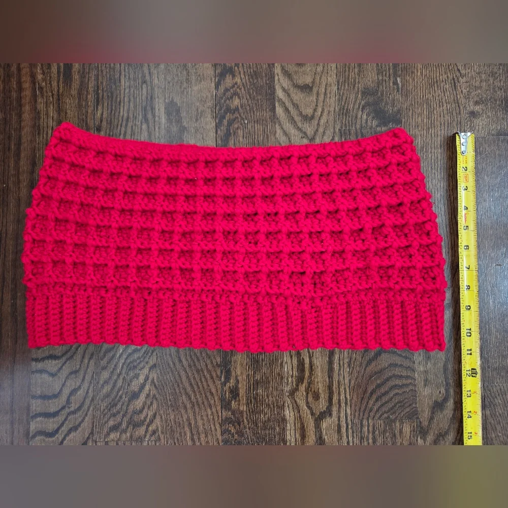 Red‎ Knitted Cowl
